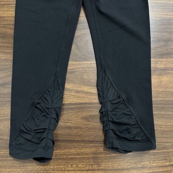 Lululemon Ruched Waist And Side Bottom Black Capri Leggings Size 4 Yoga Athletic - Picture 4 of 11
